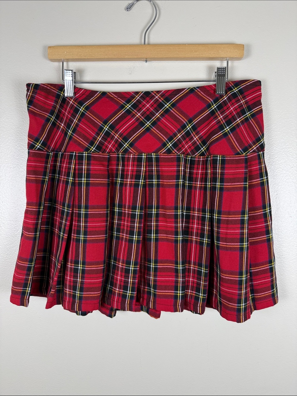 Hot Topic Red Plaid Pleated Mini Skirt. XL